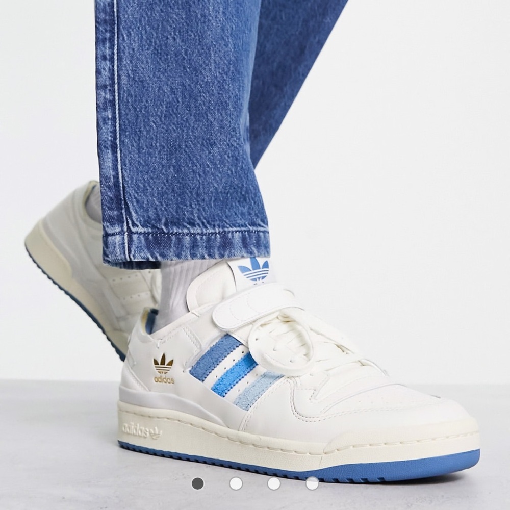 adidas Originals Forum 84 low sneakers in cloud white and altered blue✨